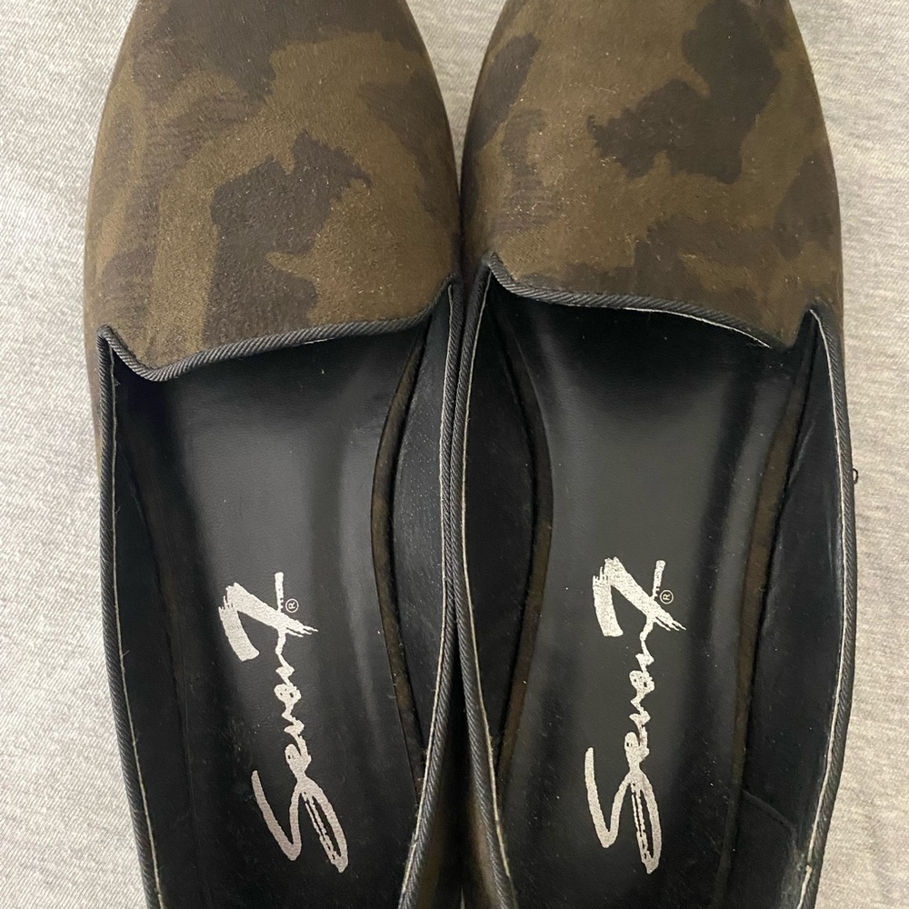 flat shoe for women dark green with black number 8